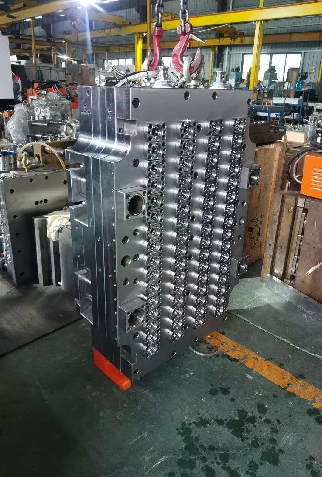 PET preform mold injection machine