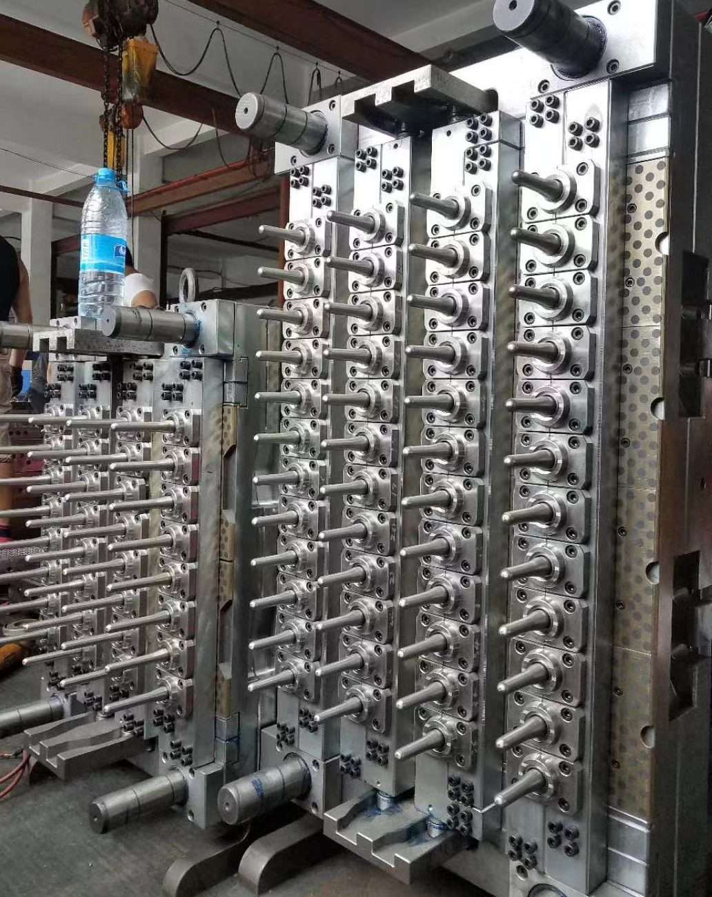 Quality Components for Molding Machines High-quality injection molding machine components