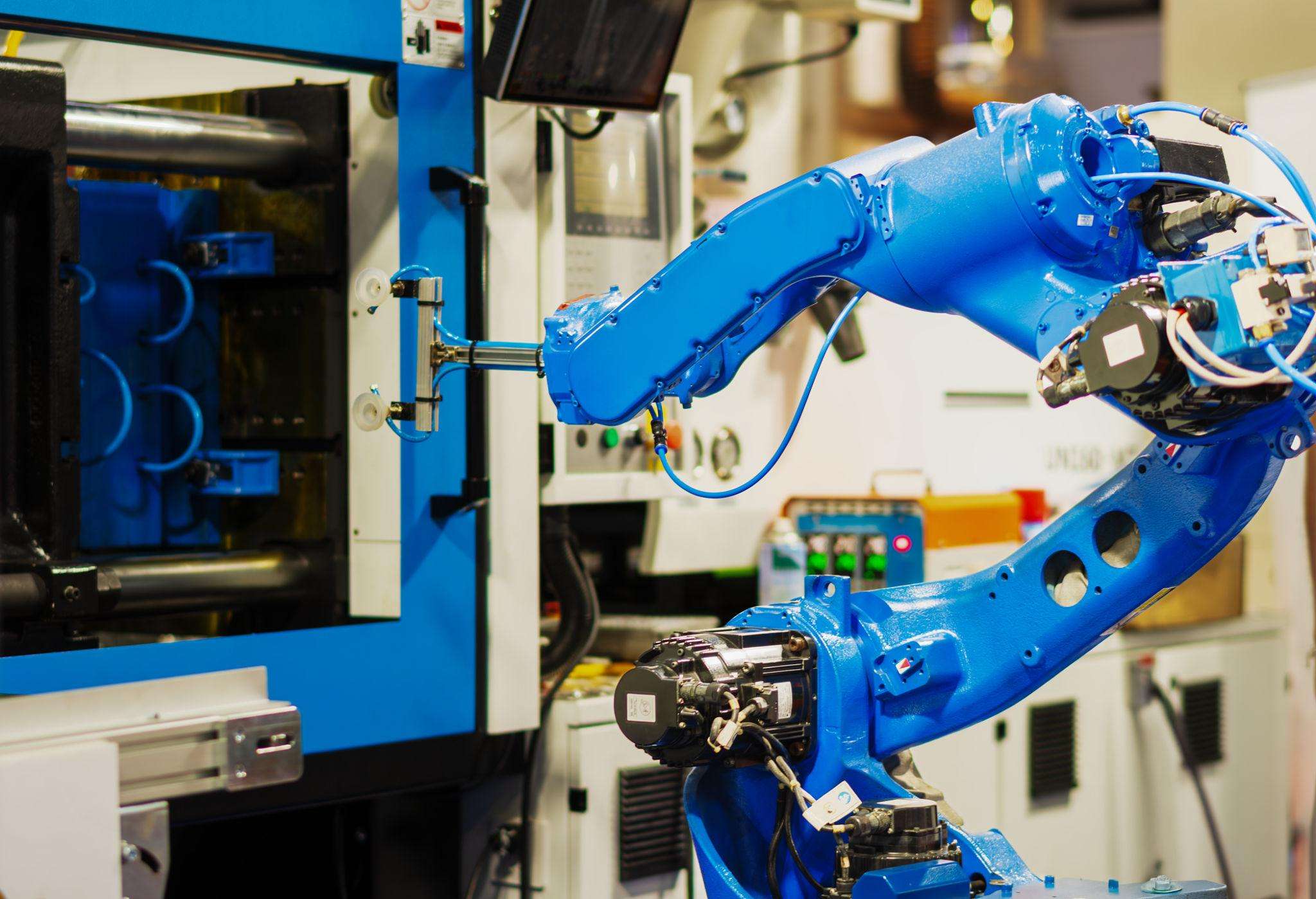 Injection molded parts removal during machine testing
