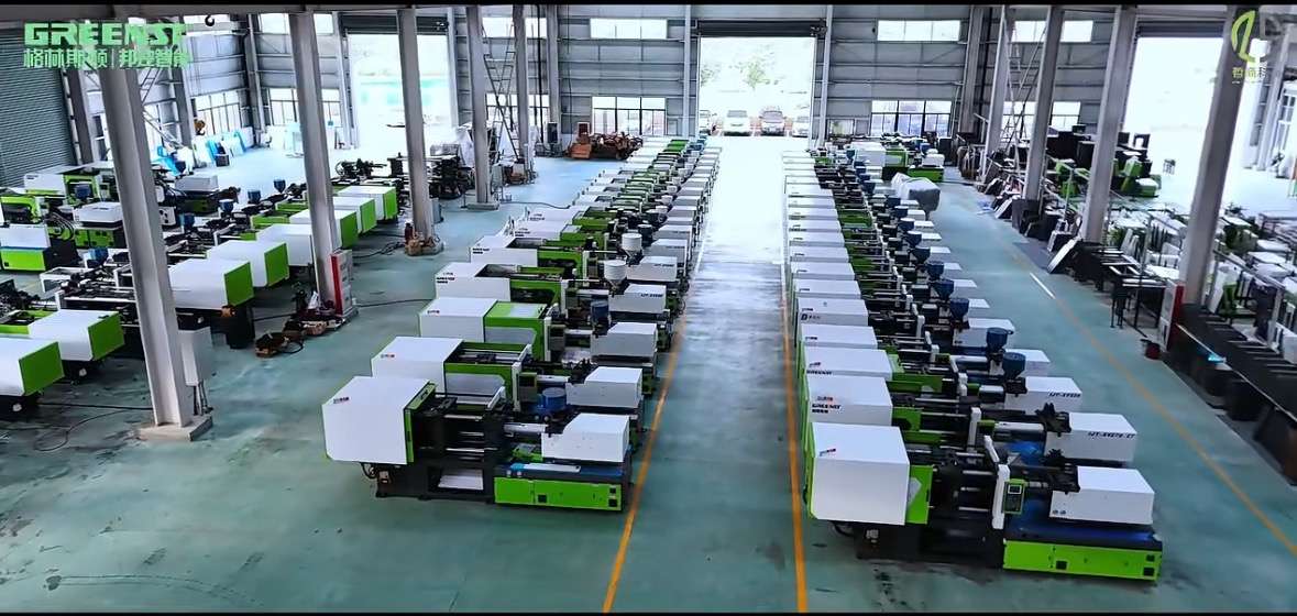 Customer injection molding workshop with machines arranged for production