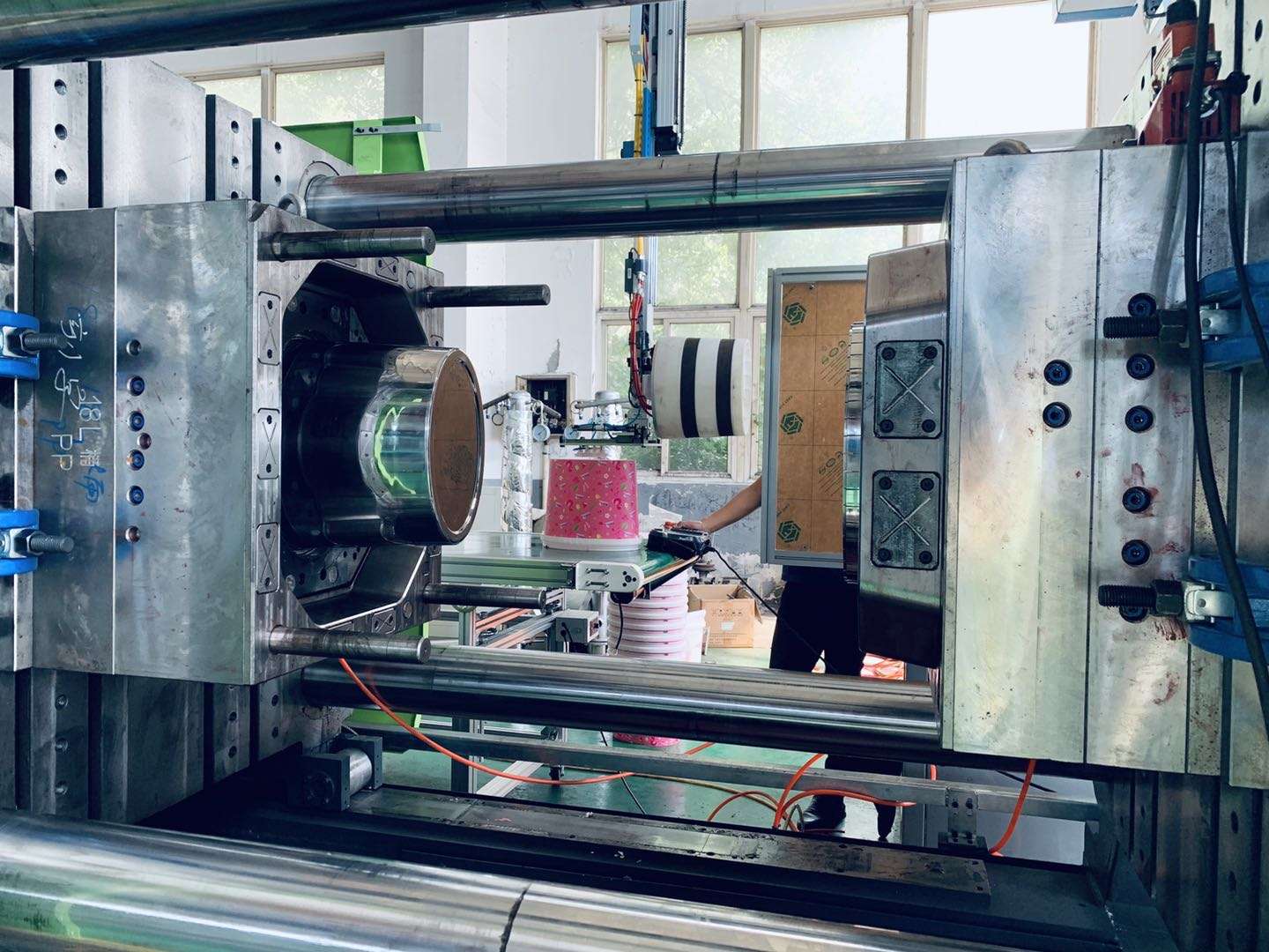 Plastic Injection Molding Machine Price Range by Clamping Force Plastic Injection Molding Machine Price Range by Clamping Force