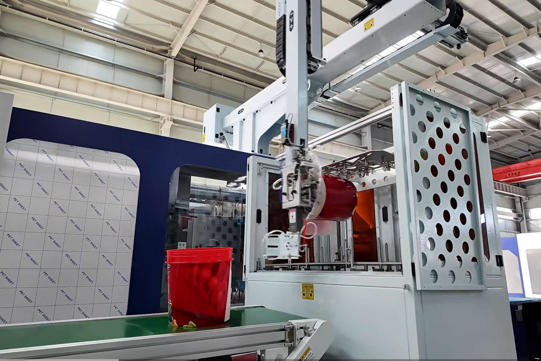Choosing the Right Plastic Injection Molding Machine Choosing the Right Plastic Injection Molding Machine