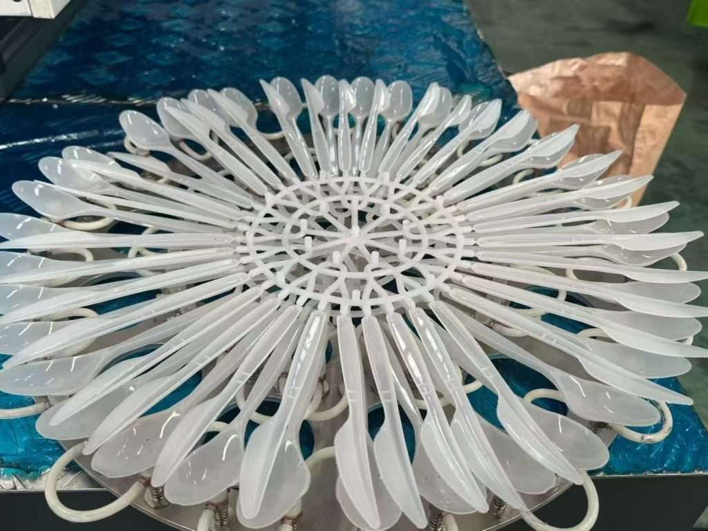 Disposable plastic cutlery injection molding application