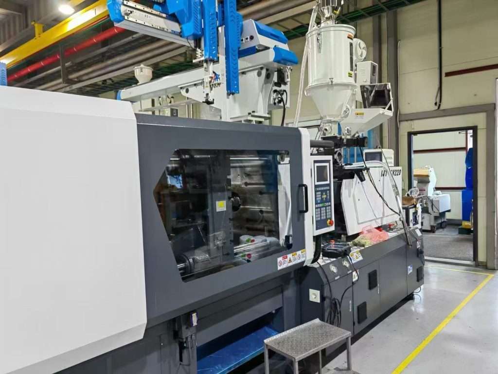 Injection molding machine with top-entry robot installed in a customer factory